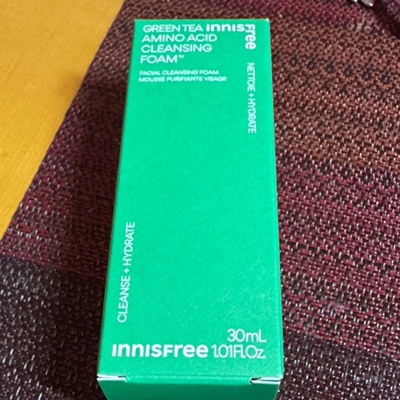 Innisfree Green Tea Amino Hydrating Cleansing Foam - - Picture 3 of 3